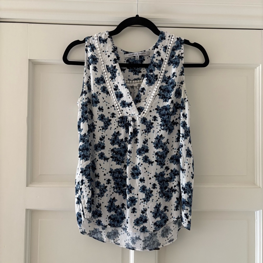 Anthropologie Collective Concepts Floral Blue & Whit  Sleeveless Top - Size S